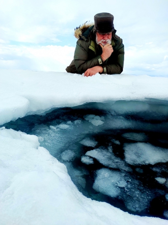 C юбилеем главного научного сотрудника  -  исследователя нерпы Евгения Аполлоновича Петрова!