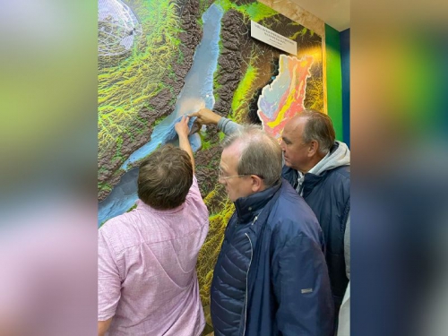 Визит президента РАН  Г. Я. Красникова в Байкальский музей СО РАН - 2 слайд